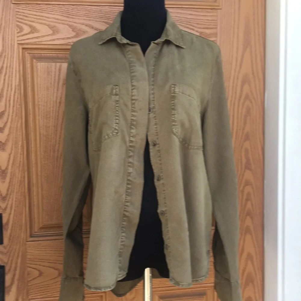 New*Bella Dahl Split Button Down Split Back Shirt… - image 2